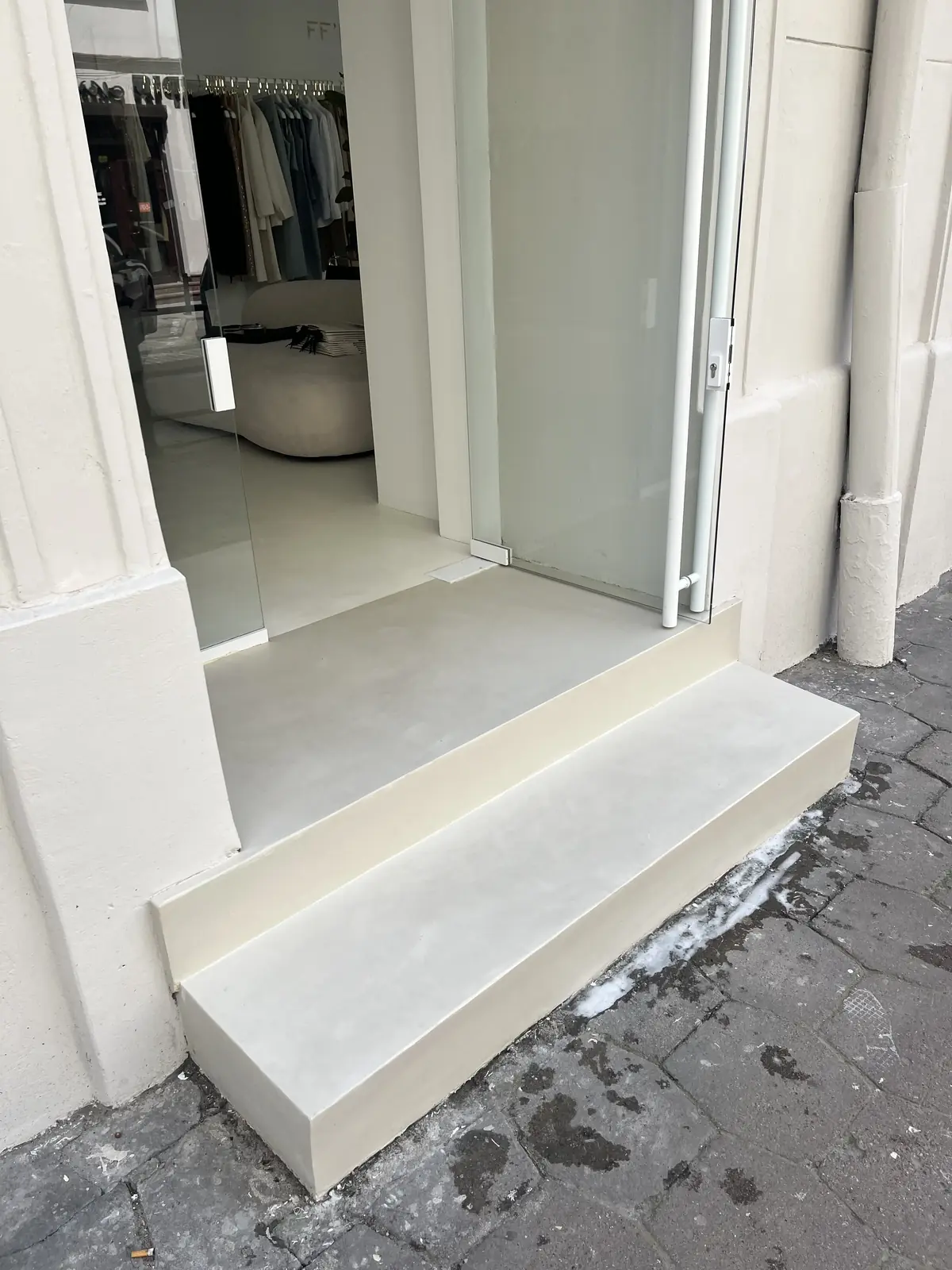 Beton Ciré pomieszczenie komercyjne